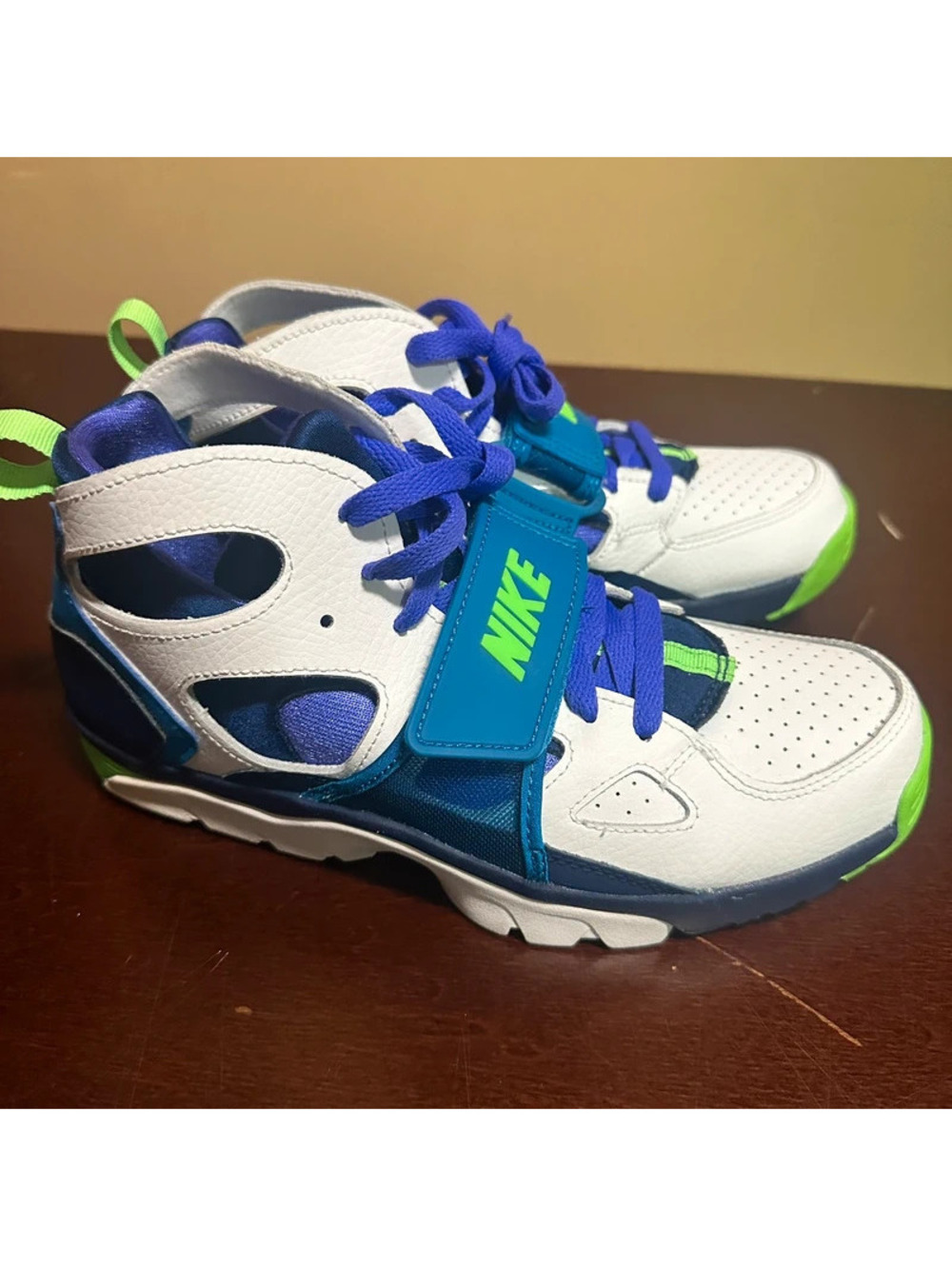 Nike Air Trainer Huarache Mid White Blue Void Psychic Purple Size 6Y or 7Y (GS)